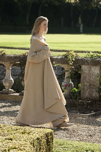 Look 28